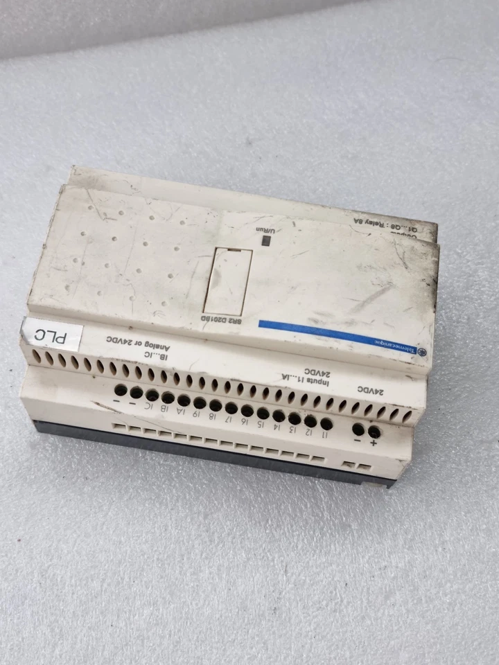 Schneider Telemecanique SR2 D201BD 24VDC Compact Smart Relay (Used)
